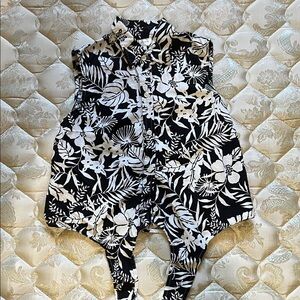 Jones New York Black and White Tropical Print Top